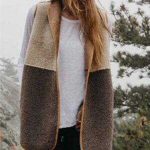 Velvet by Graham & Spencer Brown & Cream Colorblock Teddy Vest